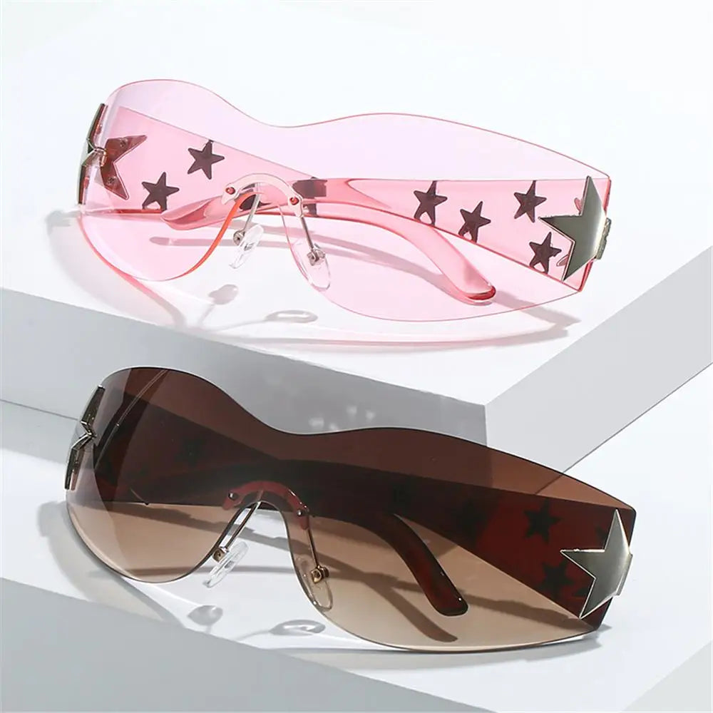 Star Power: Rimless Y2K Sunglasses for Trendsetters 🖤✨" Elevate your outdoor style with these rimless Y2K sunglasses, featuring a unique star wrap-around design perfect for men and women alike. 😎🌟