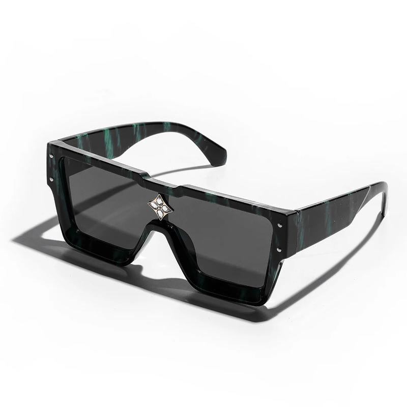 "Ultimate Luxury: Ruiao Retro Millionaire Shades 🕶️✨" Step into 2025 with style and sophistication. These luxury black sunglasses from Ruiao feature a retro design for both men and women who demand the best. 💎🌟