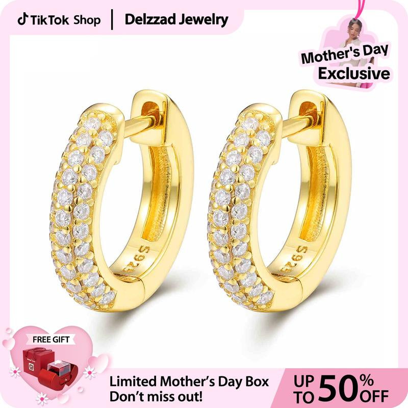 "Mom’s Sparkle: Moissanite Huggie Earrings for Mother’s Day 💖💎" Show her how much she shines with these luxurious D color VVS synthetic moissanite huggie earrings—perfect for Mother’s Day! 🌷💎