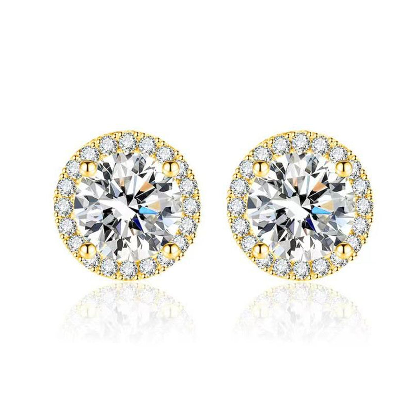 "Eternal Brilliance: Moissanite Twist Stud Earrings 💎✨" Shine forever with these classic four-prong twist stud earrings, crafted in S925 sterling silver and featuring dazzling moissanite stones. 💫💖