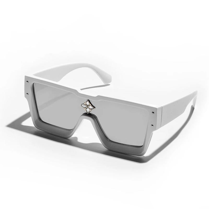 "Ultimate Luxury: Ruiao Retro Millionaire Shades 🕶️✨" Step into 2025 with style and sophistication. These luxury black sunglasses from Ruiao feature a retro design for both men and women who demand the best. 💎🌟