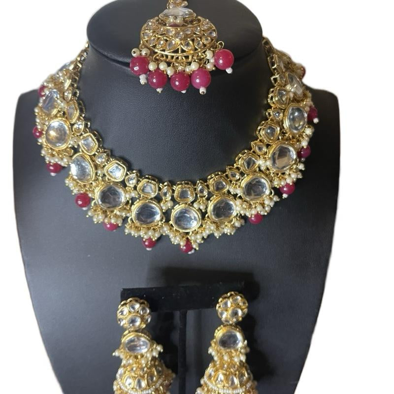 "Royal Radiance: Kundan Necklace, Earrings & Bindi Set 👑💫"  Step into elegance with this stunning Kundan jewelry set, including a necklace, earrings, and bindi—ideal for weddings, festivals, or any special event. ✨💖