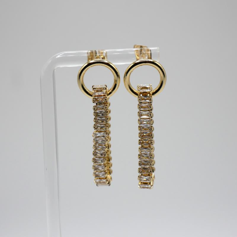 Golden Glamour: 14K Gold Plated Dangle Earrings ✨💛"  Shine bright with these exquisite 14K gold-plated dangle earrings, a timeless accessory for any jewelry collection. 🌟💖