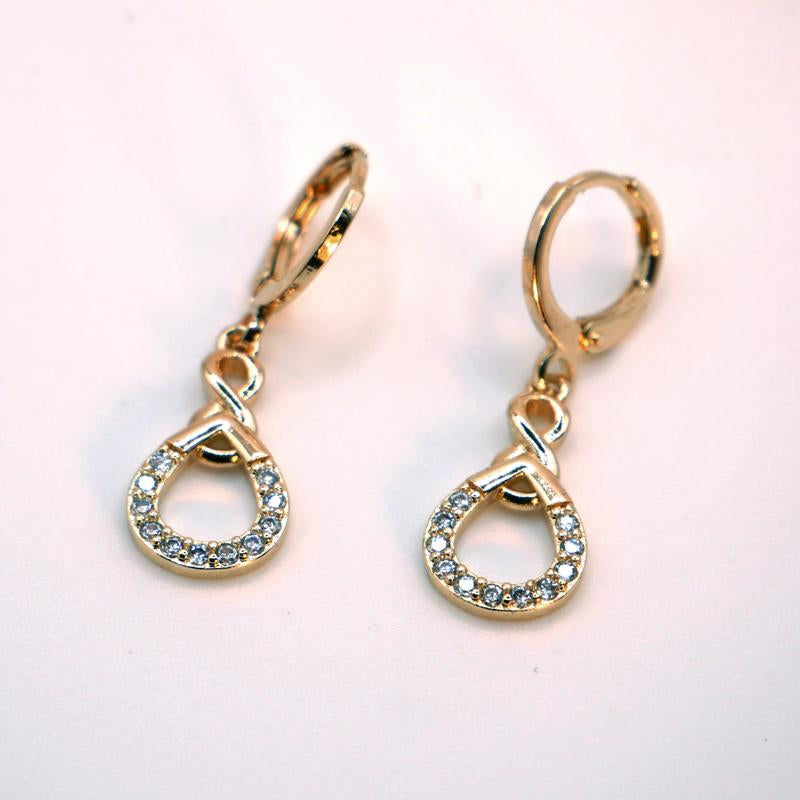 Golden Glamour: 14K Gold Plated Dangle Earrings ✨💛"  Shine bright with these exquisite 14K gold-plated dangle earrings, a timeless accessory for any jewelry collection. 🌟💖