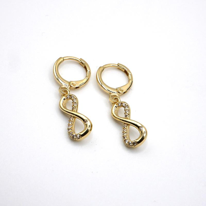 Golden Glamour: 14K Gold Plated Dangle Earrings ✨💛"  Shine bright with these exquisite 14K gold-plated dangle earrings, a timeless accessory for any jewelry collection. 🌟💖