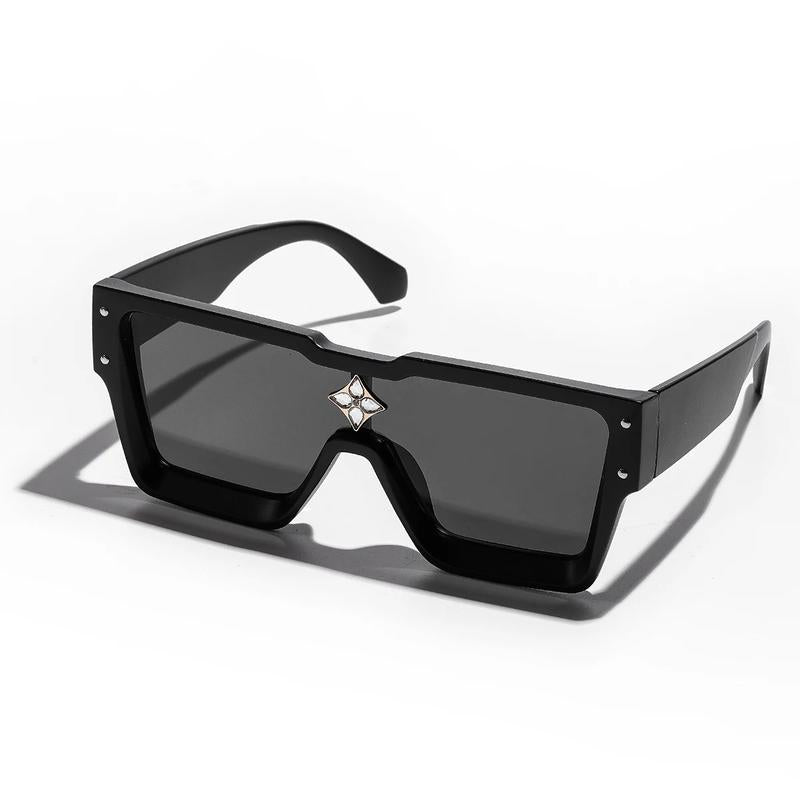 "Ultimate Luxury: Ruiao Retro Millionaire Shades 🕶️✨"  Step into 2025 with style and sophistication. These luxury black sunglasses from Ruiao feature a retro design for both men and women who demand the best. 💎🌟