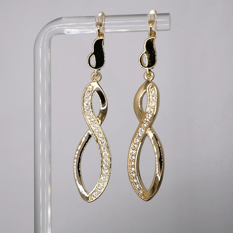 Golden Glamour: 14K Gold Plated Dangle Earrings ✨💛"  Shine bright with these exquisite 14K gold-plated dangle earrings, a timeless accessory for any jewelry collection. 🌟💖