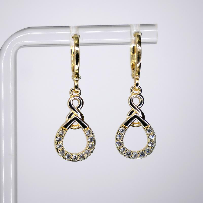 Golden Glamour: 14K Gold Plated Dangle Earrings ✨💛"  Shine bright with these exquisite 14K gold-plated dangle earrings, a timeless accessory for any jewelry collection. 🌟💖