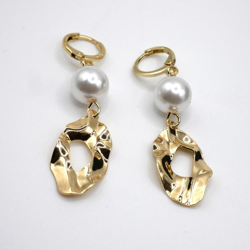 Golden Glamour: 14K Gold Plated Dangle Earrings ✨💛"  Shine bright with these exquisite 14K gold-plated dangle earrings, a timeless accessory for any jewelry collection. 🌟💖