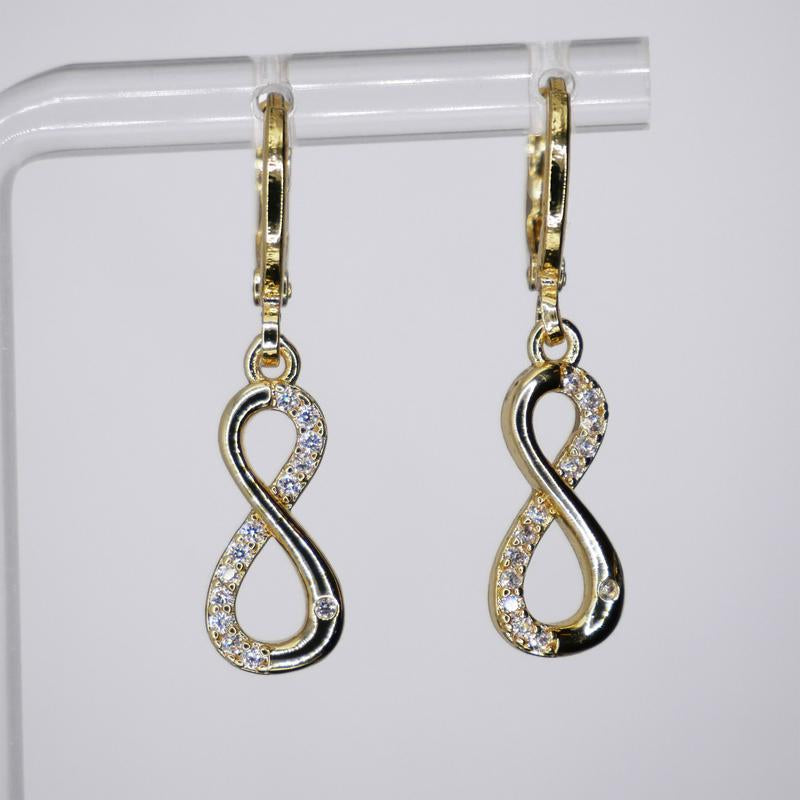 Golden Glamour: 14K Gold Plated Dangle Earrings ✨💛"  Shine bright with these exquisite 14K gold-plated dangle earrings, a timeless accessory for any jewelry collection. 🌟💖