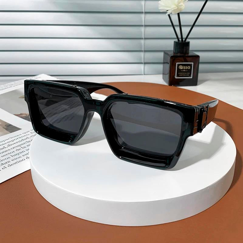 "Ultimate Luxury: Ruiao Retro Millionaire Shades 🕶️✨"  Step into 2025 with style and sophistication. These luxury black sunglasses from Ruiao feature a retro design for both men and women who demand the best. 💎🌟